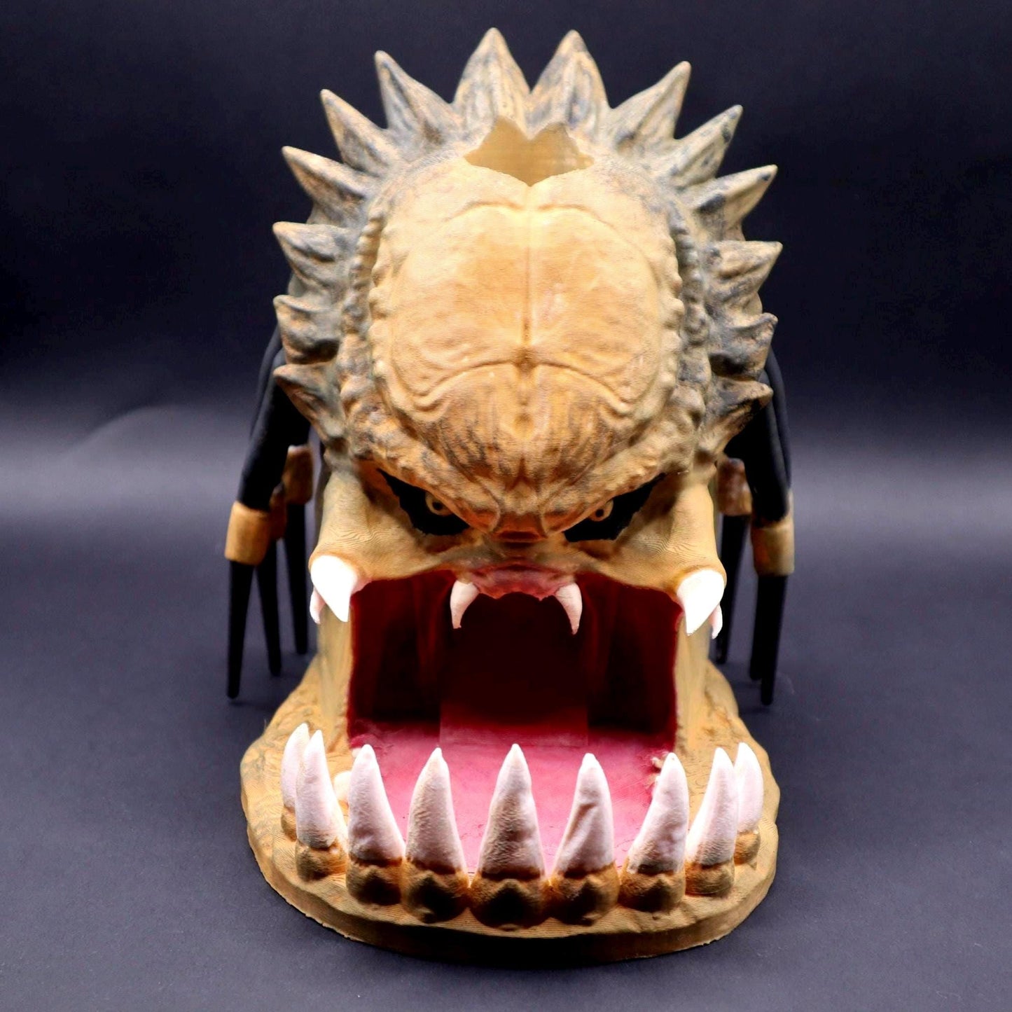 Alien Predator Dice Tower with Free Dice Set (dice colors vary) | Sci-Fi Dice Roller for TTRPG | Unique Design | D&D Gift for Gamers